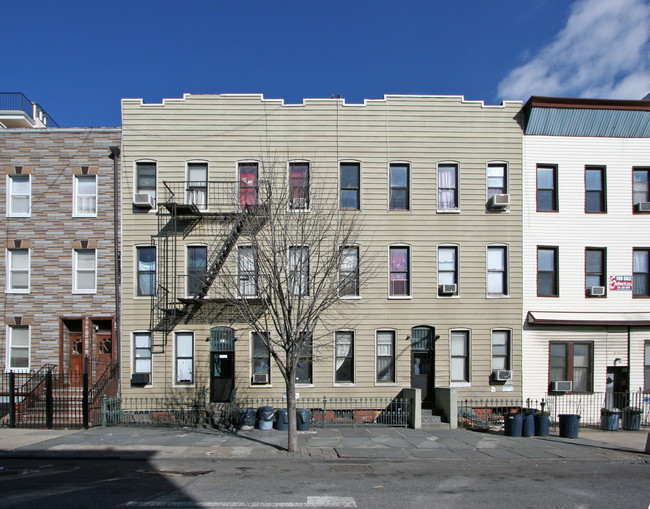 239 Montrose Ave in Brooklyn, NY - Building Photo - Building Photo