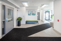 Bayfield Tower Apartments in Barrie, ON - Building Photo - Lobby