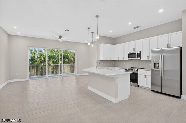 286 Indies Dr E in Naples, FL - Building Photo - Building Photo