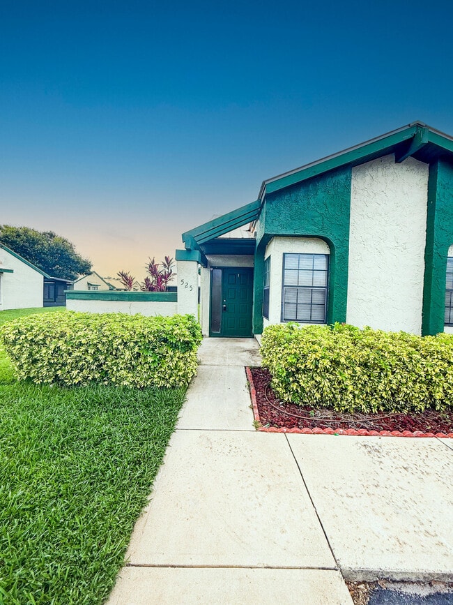 property at 525 SW Sara Blvd