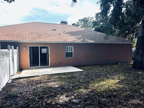 14996 Hidden Oaks Cir in Clearwater, FL - Building Photo - Building Photo