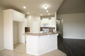 756 Tuscany Way in Edmond, OK - Building Photo - Building Photo