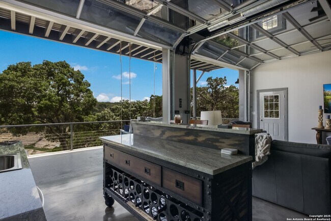 1016 Blue Bill Cove Dr in Lakehills, TX - Building Photo - Building Photo
