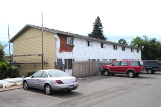 2728 Lancaster Dr SE in Salem, OR - Building Photo - Building Photo