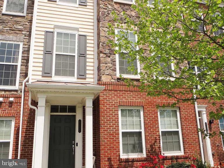43553 Wheadon Terrace in Chantilly, VA - Foto de edificio