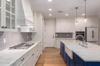 3745 E Turney Ave in Phoenix, AZ - Building Photo - Building Photo