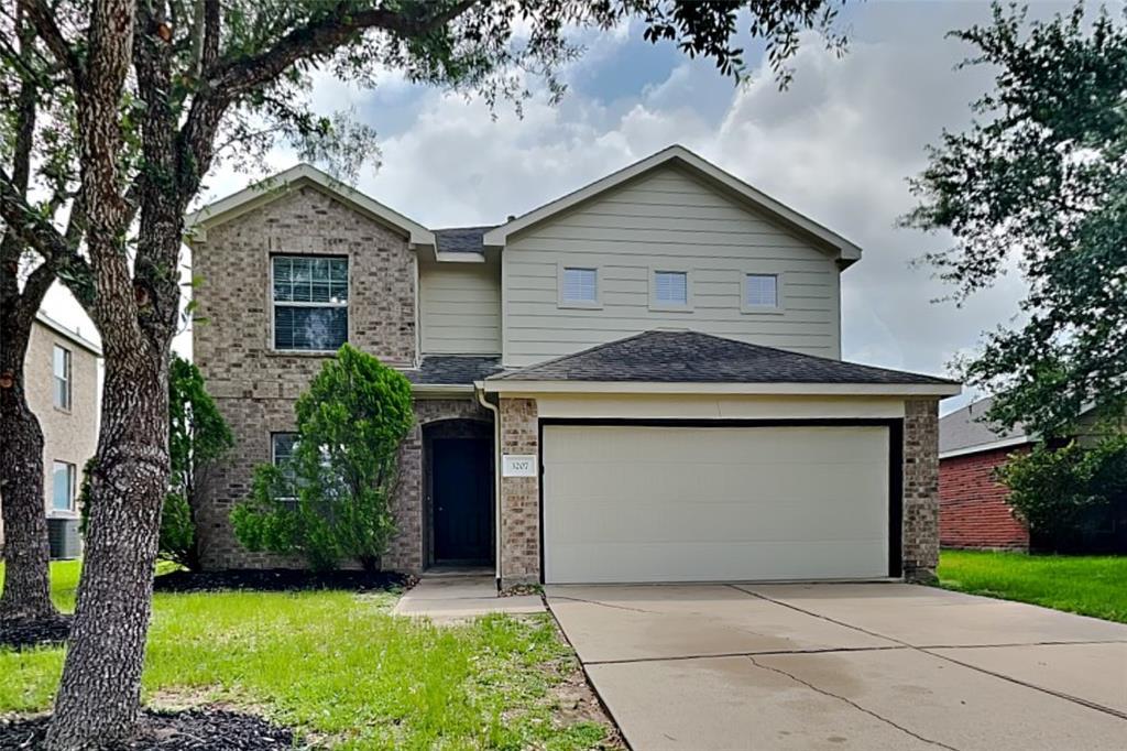3207 Trail Hollow Dr in Pearland, TX - Building Photo