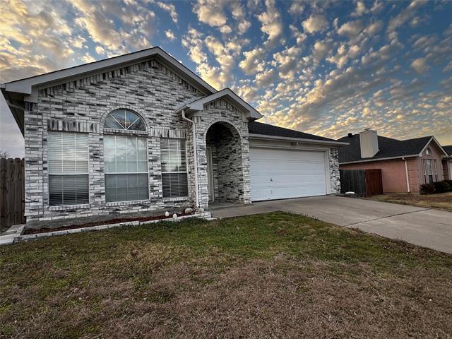 6200 Brook Forest Dr in Arlington, TX - Building Photo