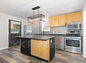 4916 Jameson St in Cincinnati, OH - Foto de edificio - Building Photo