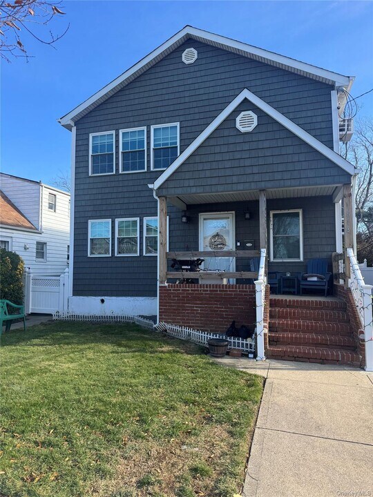 614 Monroe Blvd in Long Beach, NY - Building Photo