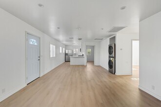 13050 Terra Bella St in Los Angeles, CA - Building Photo - Building Photo