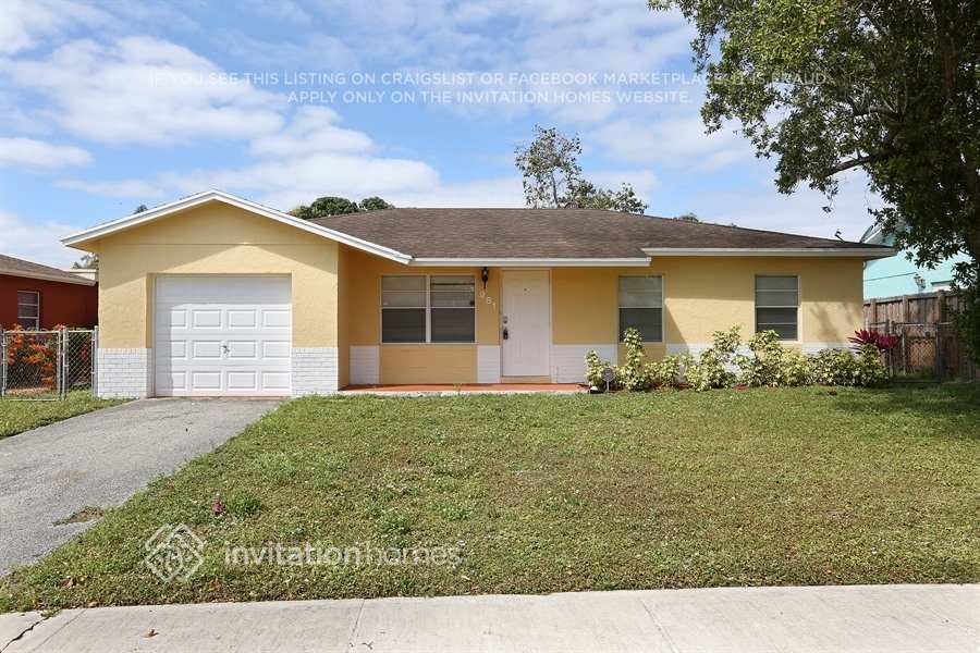 981 SW 82nd Terrace in North Lauderdale, FL - Foto de edificio