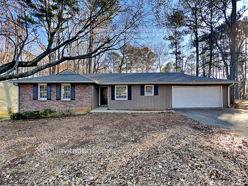 113 Fernbank Dr in Alpharetta, GA - Foto de edificio