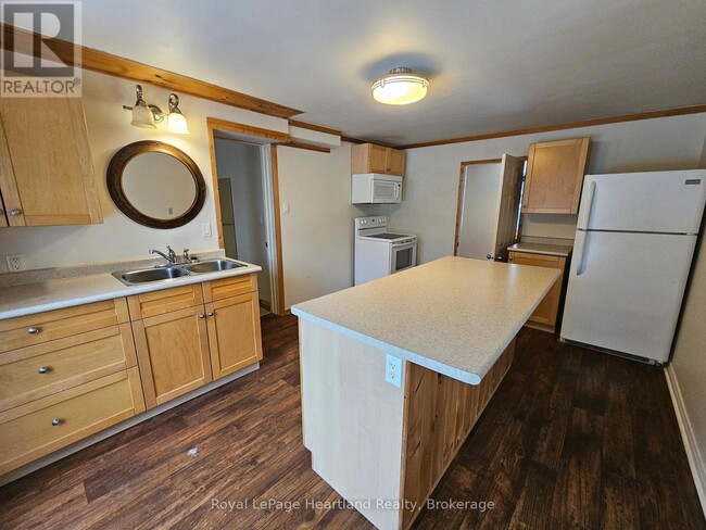 43 Trafalgar St in Goderich, ON - Building Photo - Building Photo