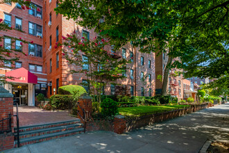 81 Ocean Pky in Brooklyn, NY - Building Photo - Building Photo