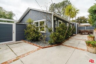 2850 Nichols Canyon Rd in Los Angeles, CA - Building Photo - Building Photo