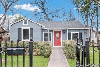 1818 W Ridgewood Ct in San Antonio, TX - Building Photo - Building Photo