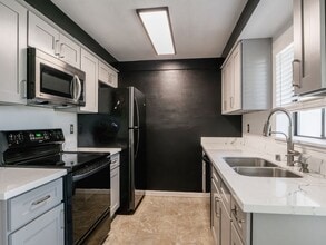 29645 18th Ave S in Federal Way, WA - Foto de edificio - Building Photo