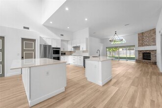 9214 Mill Cir in Tampa, FL - Building Photo - Building Photo