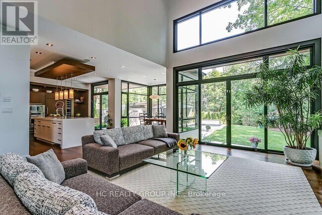 363 Morrison Rd in Oakville, ON - Building Photo - Building Photo