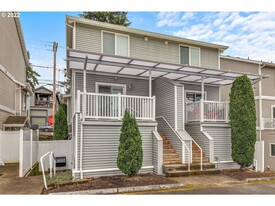 11865 SE Pine St in Portland, OR - Building Photo