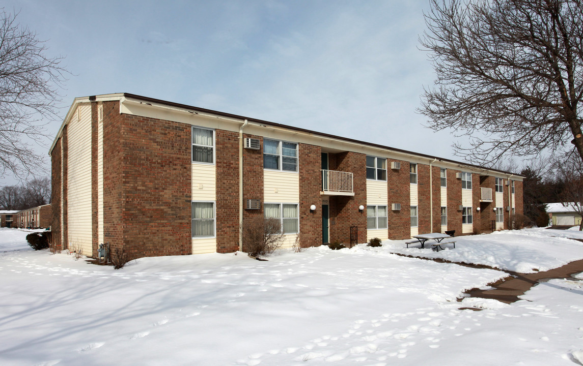 University Village in Menomonie, WI - Foto de edificio