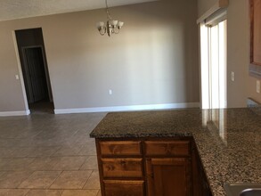 1906 W University Dr in Portales, NM - Building Photo - Building Photo