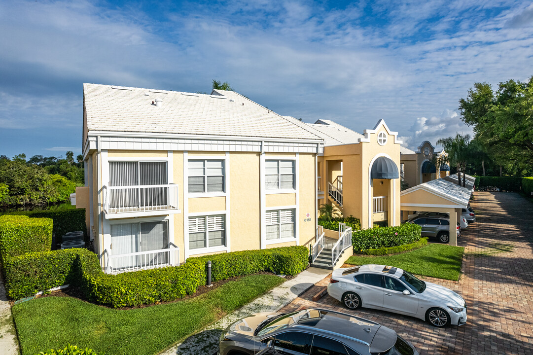 St. Thomas in Naples, FL - Foto de edificio