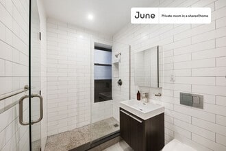 Room in Shared 2 bed/1 bath home, Unit A in New York, NY - Building Photo - Building Photo