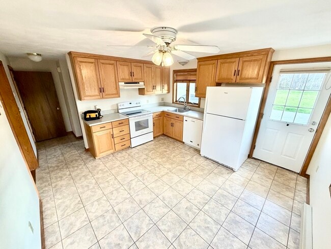 91 Collins St in Danvers, MA - Building Photo - Building Photo