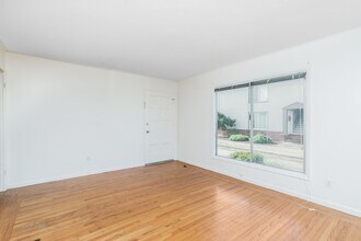 1572 Buena Vista Ave in Alameda, CA - Building Photo - Building Photo