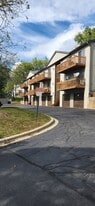 280 WoodridgeUnit C in South Elgin, IL - Building Photo