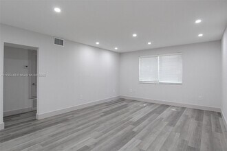 17255 SW 95th Ave in Palmetto Bay, FL - Building Photo - Building Photo