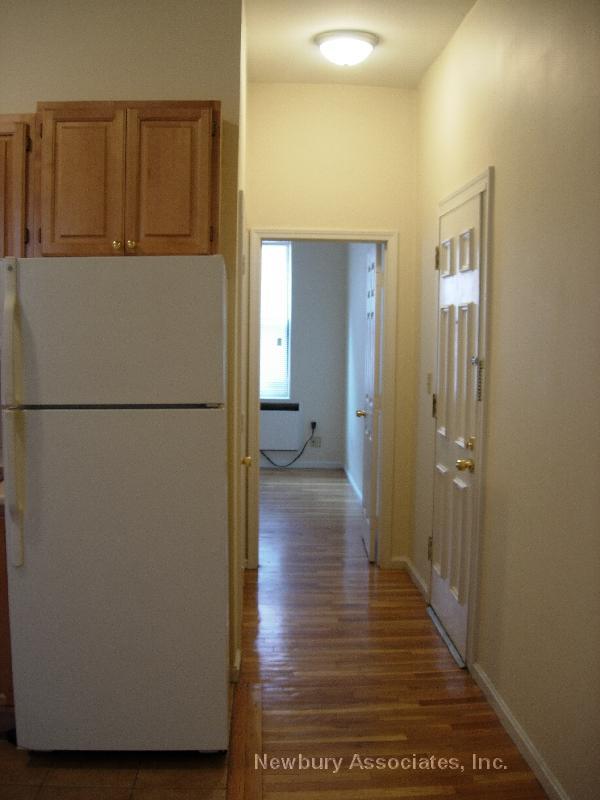 74 Tyler St, Unit B1 in Boston, MA - Foto de edificio - Building Photo