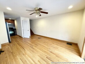 241 W 3rd St in Boston, MA - Building Photo - Building Photo