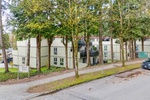 8750 Centaurus Cir in Burnaby, BC - Building Photo