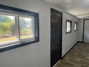 1608 Parklane Dr in Sauget, IL - Building Photo - Building Photo