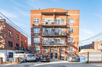 41-10 97th Pl in Corona, NY - Foto de edificio - Building Photo