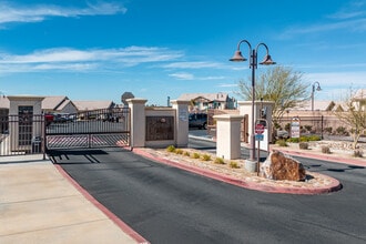 West Main Villas in Hesperia, CA - Building Photo - Building Photo