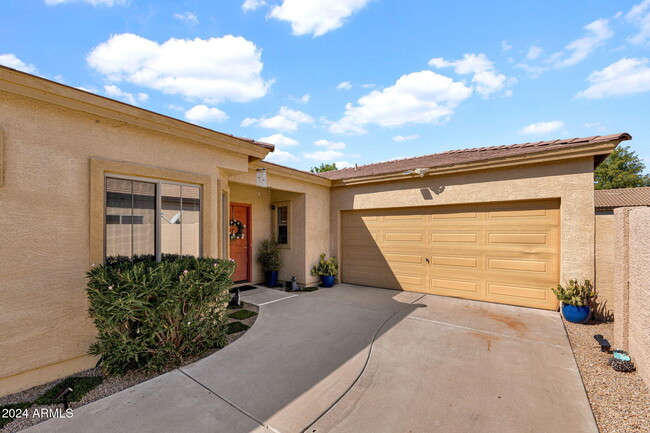 868 Savannah Dr in Chandler, AZ - Foto de edificio - Building Photo