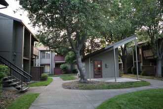 Village at Fair Oaks in Fair Oaks, CA - Foto de edificio - Building Photo