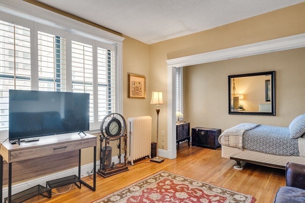 11 Park Dr in Boston, MA - Building Photo