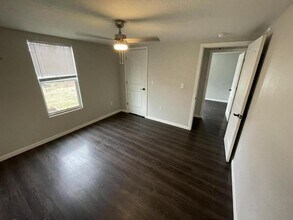 138 E Hannum St in Carterville, MO - Building Photo - Building Photo