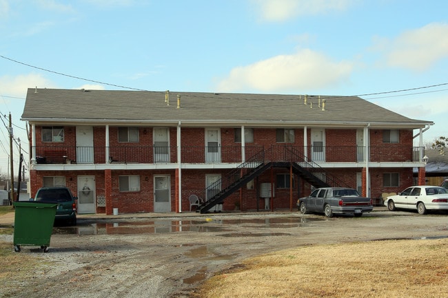 Broadway Apartments in Broken Arrow, OK - Building Photo - Building Photo