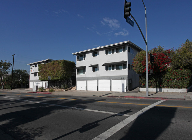 Frankmont Village Apartments in Los Angeles, CA - Foto de edificio - Building Photo