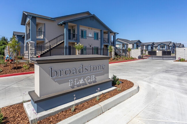 Broadstone Place in Fresno, CA - Building Photo - Building Photo