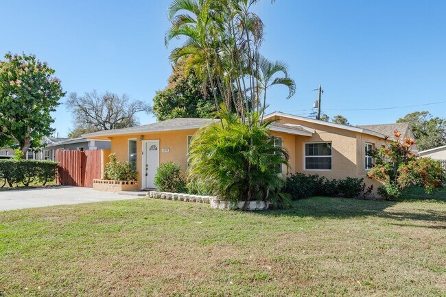 13698 120th St N in Largo, FL - Building Photo - Building Photo