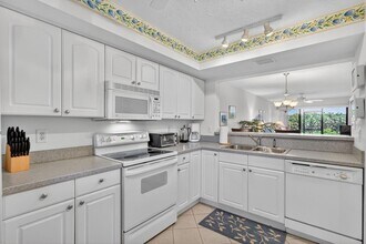 7410 S Ocean Dr, Unit 109 in Jensen Beach, FL - Foto de edificio - Building Photo