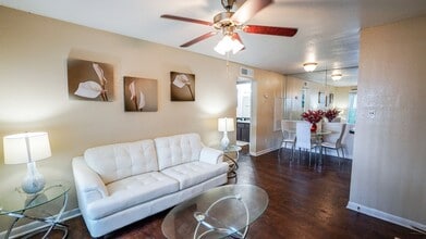 Pecan Square Village in Houston, TX - Foto de edificio - Building Photo