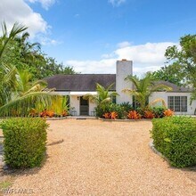 650 S Golf Dr in Naples, FL - Foto de edificio - Building Photo